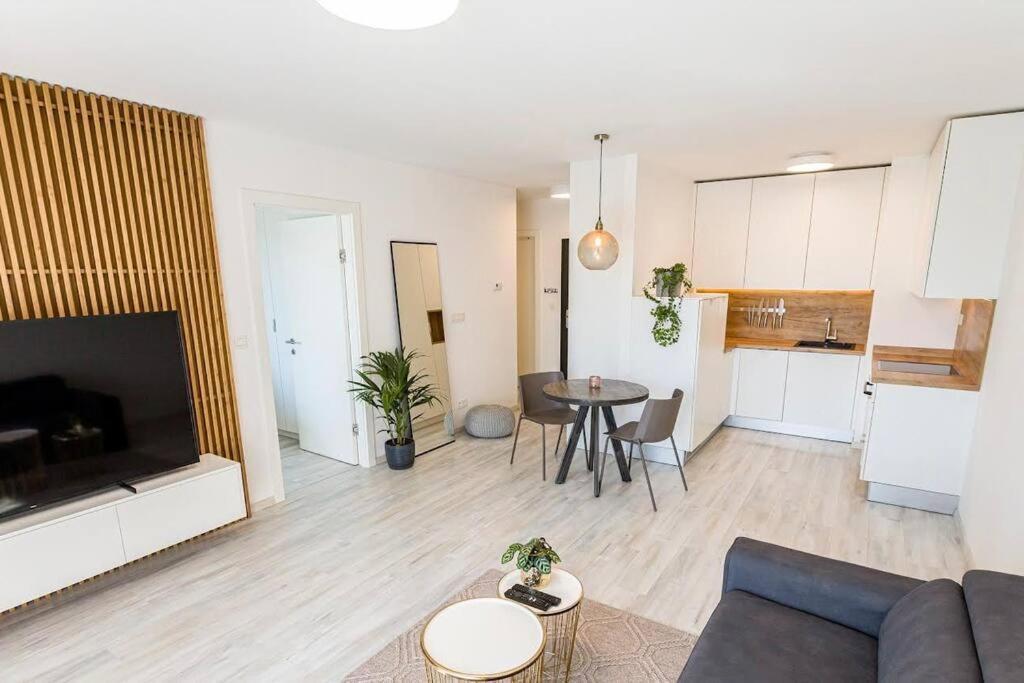 Urban Apartment With Possibility Of Parking Bratislava Exterior foto